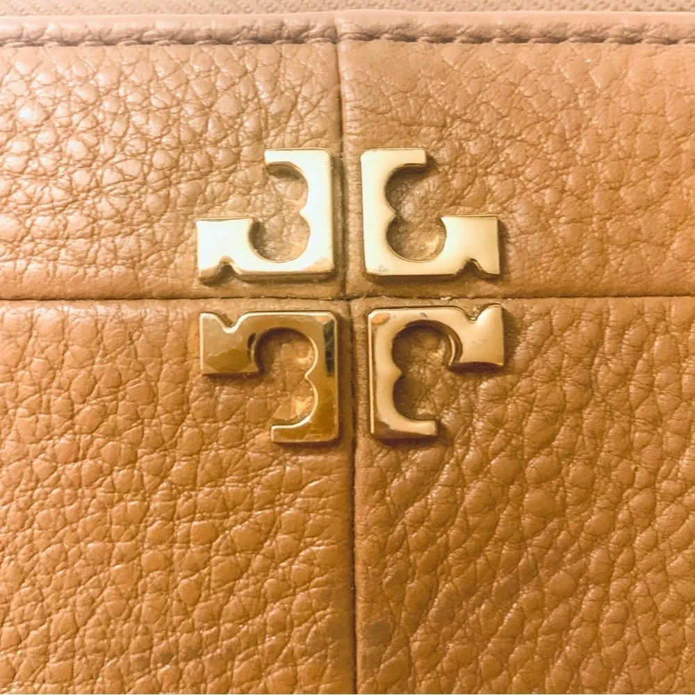 TORY BURCH Britten Zip Continental Wallet Logo Leather